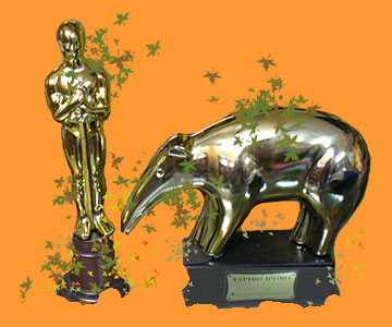 Torriani - statuetta Oscar e tapiro di Striscia la notizia